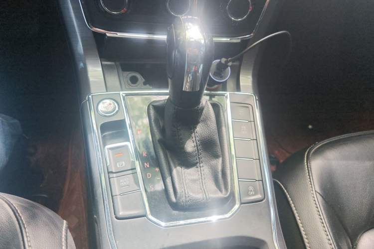 Used Volkswagen Passat 2017 280TSI DSG Luxury Edition Gear Lever