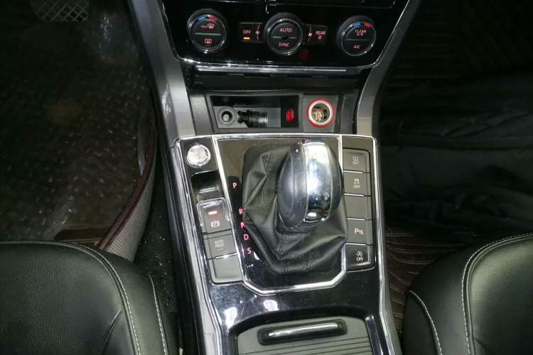 Used Volkswagen Passat 2017 330TSI DSG Luxury Edition Gear Lever