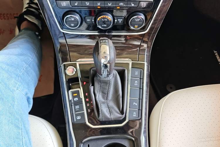 Used Volkswagen Passat 2017 380TSI DSG Prestige Edition Gear Lever