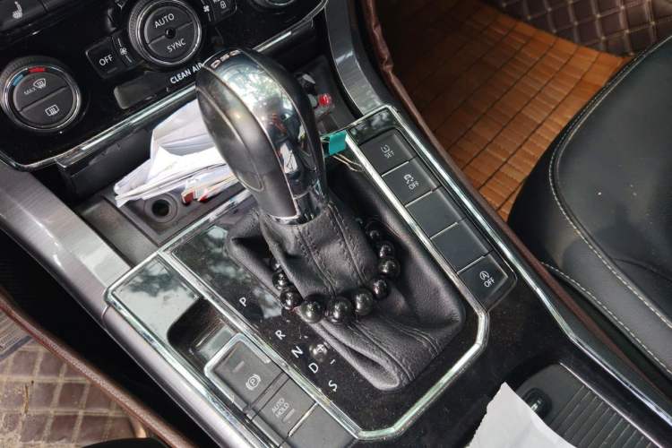 Used Volkswagen Passat 2017 330TSI DSG Luxury Edition Gear Lever