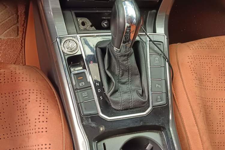 Used Volkswagen Passat 2017 330TSI DSG Luxury Edition Gear Lever