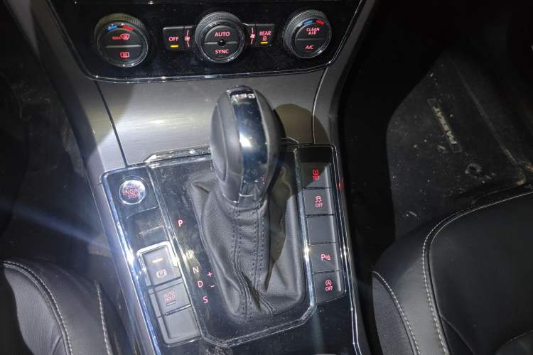 Used Volkswagen Passat 2017 330TSI DSG Luxury Edition Gear Lever