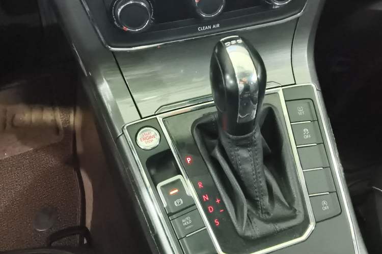 Used Volkswagen Passat 2017 280TSI DSG Luxury Edition Gear Lever
