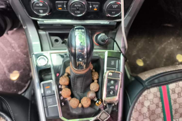 Used Volkswagen Passat 2017 280TSI DSG Luxury Edition Gear Lever