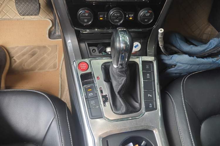 Used Volkswagen Passat 2017 280TSI DSG Luxury Edition Gear Lever