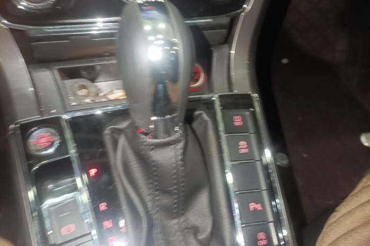 Used Volkswagen Passat 2017 280TSI DSG Luxury Edition Gear Lever