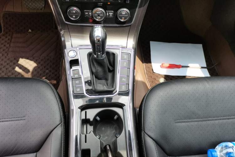 Used Volkswagen Passat 2017 330TSI DSG Prestige Edition Gear Lever