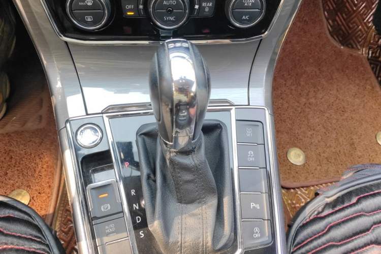 Used Volkswagen Passat 2017 330TSI DSG Luxury Edition Gear Lever