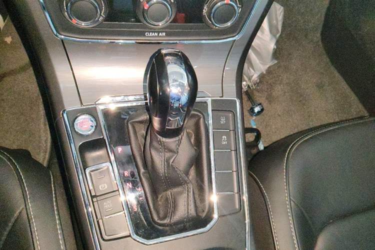 Used Volkswagen Passat  Gear Lever