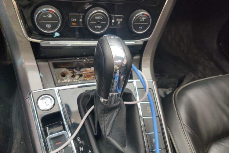 Used Volkswagen Passat 2017 330TSI DSG Luxury Edition Gear Lever