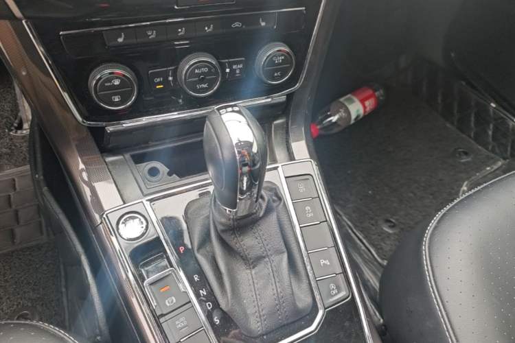 Used Volkswagen Passat 2017 330TSI DSG Prestige Edition Gear Lever