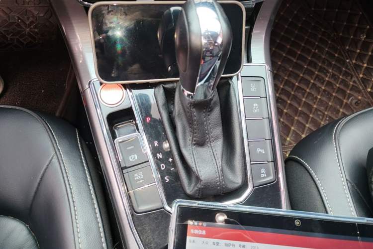 Used Volkswagen Passat 2017 330TSI DSG Luxury Edition Gear Lever