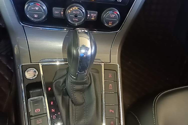 Used Volkswagen Passat 2017 330TSI DSG Luxury Edition Gear Lever