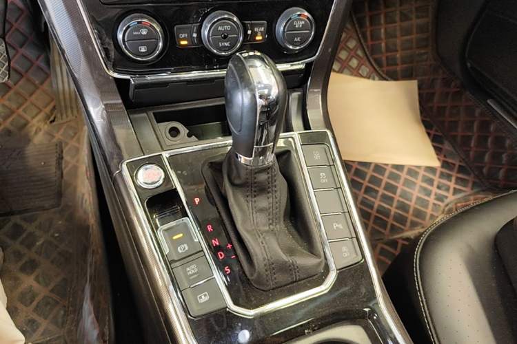 Used Volkswagen Passat 2017 330TSI DSG Prestige Edition Gear Lever