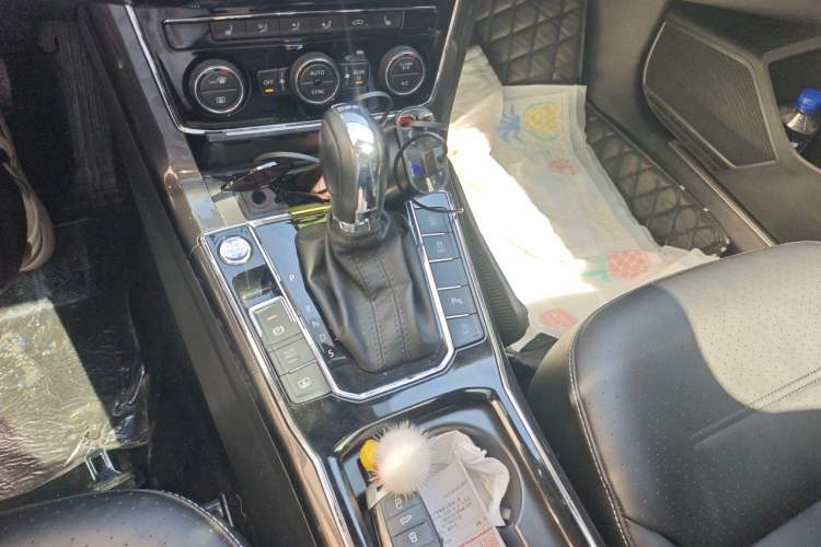 Used Volkswagen Passat 2017 330TSI DSG Prestige Edition Gear Lever