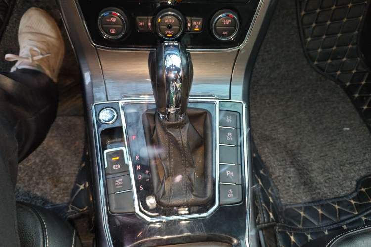 Used Volkswagen Passat 2017 330TSI DSG Luxury Edition Gear Lever