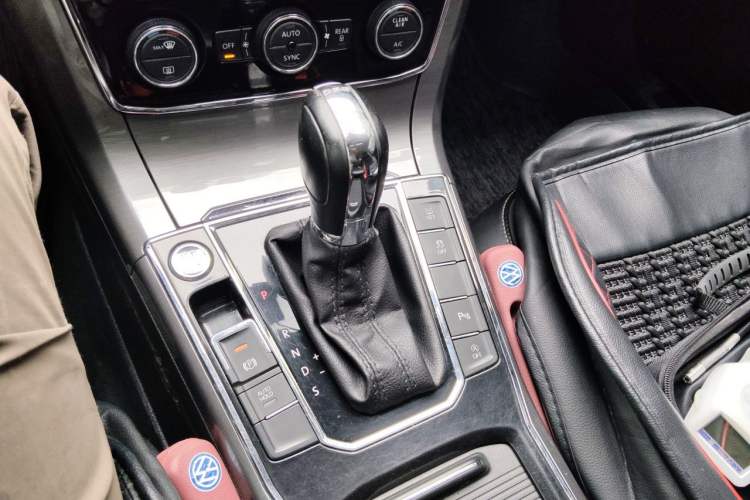 Used Volkswagen Passat 2017 330TSI DSG Luxury Edition Gear Lever