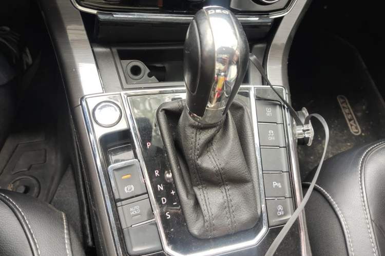 Used Volkswagen Passat 2017 330TSI DSG Luxury Edition Gear Lever