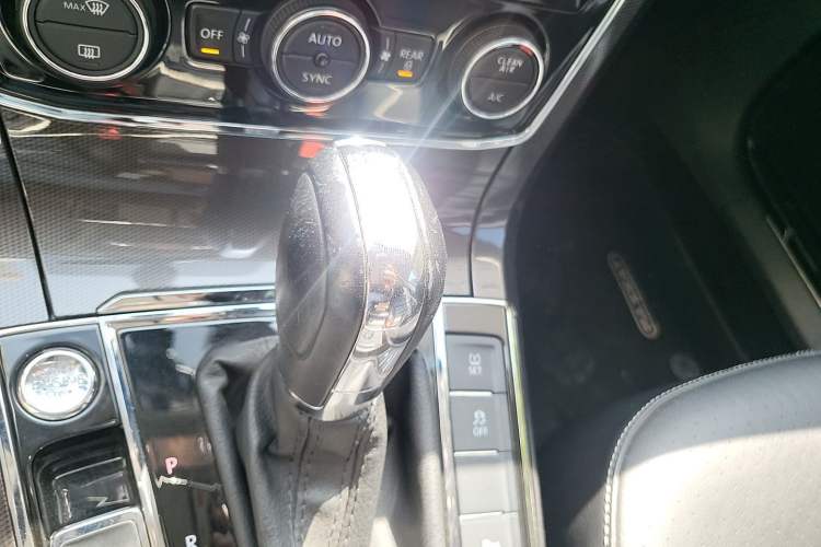 Used Volkswagen Passat 2017 330TSI DSG Prestige Edition Gear Lever