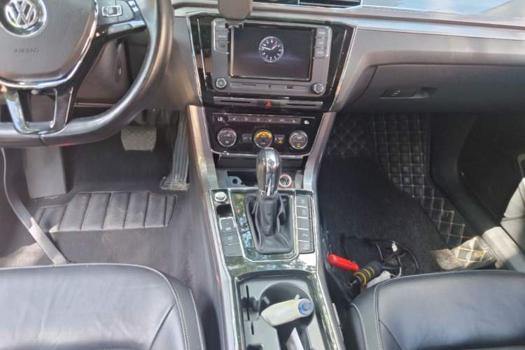 Used Volkswagen Passat 2017 330TSI DSG Luxury Edition Gear Lever