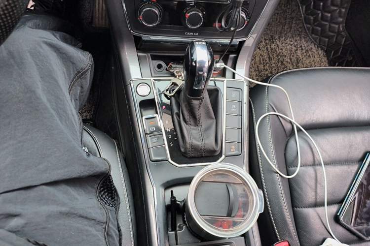 Used Volkswagen Passat 2017 280TSI DSG Luxury Edition Gear Lever