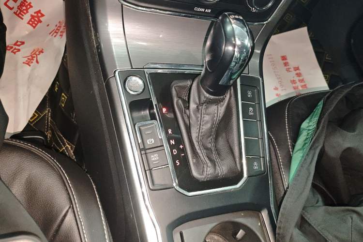 Used Volkswagen Passat 2017 280TSI DSG Luxury Edition Gear Lever