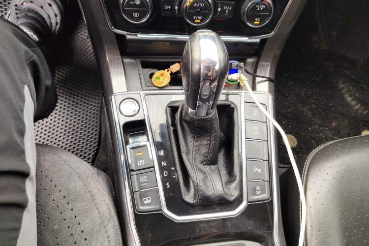 Used Volkswagen Passat 2017 330TSI DSG Prestige Edition Gear Lever