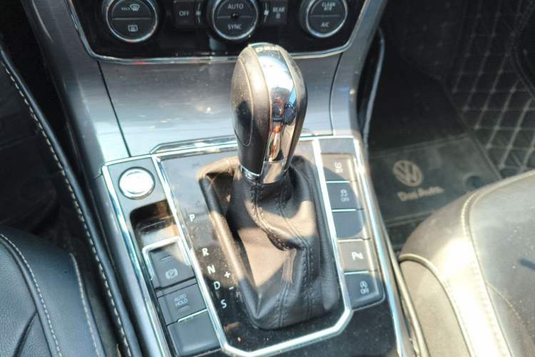 Used Volkswagen Passat 2017 330TSI DSG Luxury Edition Gear Lever