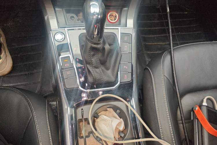 Used Volkswagen Passat 2017 330TSI DSG Luxury Edition Gear Lever