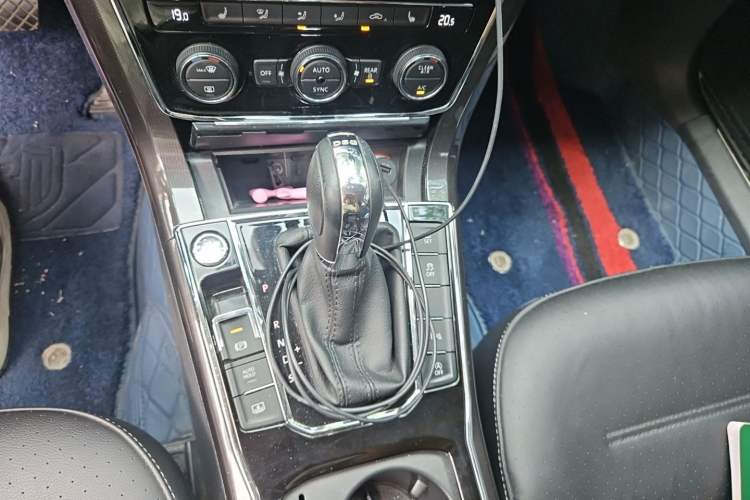 Used Volkswagen Passat 2017 330TSI DSG Prestige Edition Gear Lever