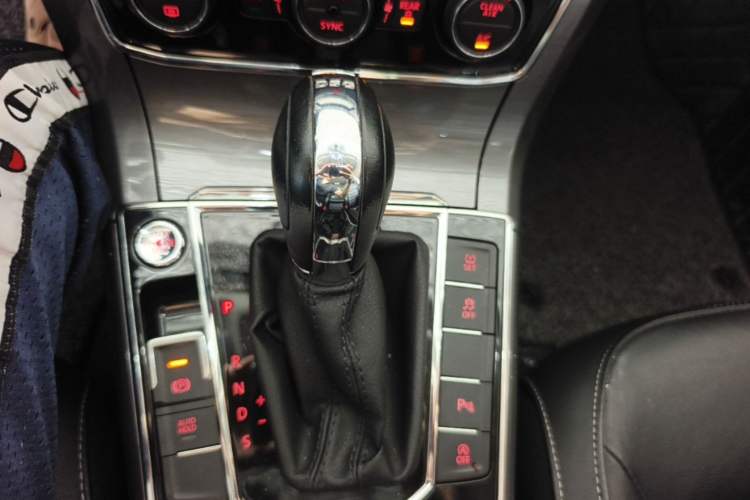 Used Volkswagen Passat 2017 330TSI DSG Luxury Edition Gear Lever