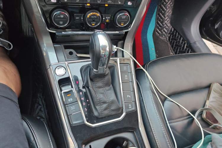 Used Volkswagen Passat 2017 330TSI DSG Luxury Edition Gear Lever