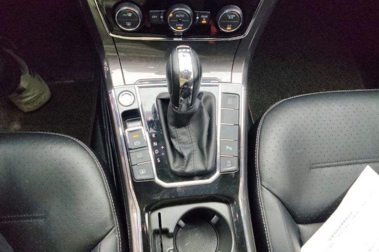 Used Volkswagen Passat 2017 330TSI DSG Prestige Edition Gear Lever