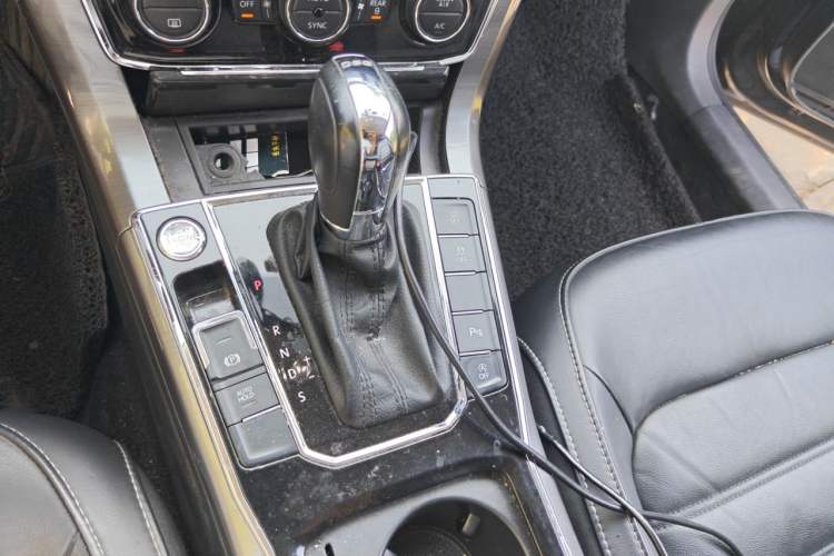 Used Volkswagen Passat 2017 330TSI DSG Luxury Edition Gear Lever