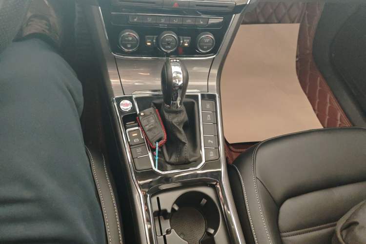 Used Volkswagen Passat 2017 330TSI DSG Luxury Edition Gear Lever