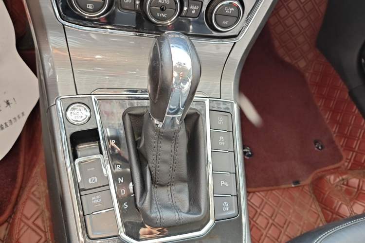 Used Volkswagen Passat 2017 330TSI DSG Luxury Edition Gear Lever