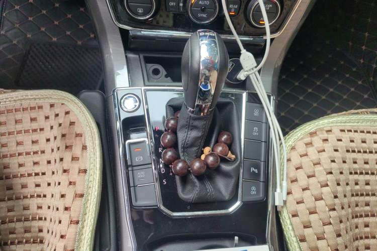 Used Volkswagen Passat 2017 330TSI DSG Luxury Edition Gear Lever