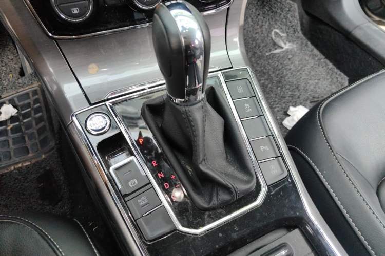 Used Volkswagen Passat 2017 330TSI DSG Luxury Edition Gear Lever