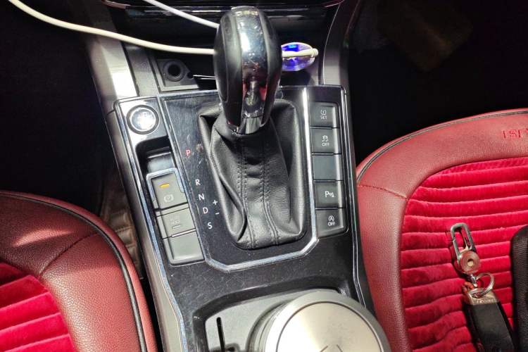 Used Volkswagen Passat 2017 330TSI DSG Luxury Edition Gear Lever