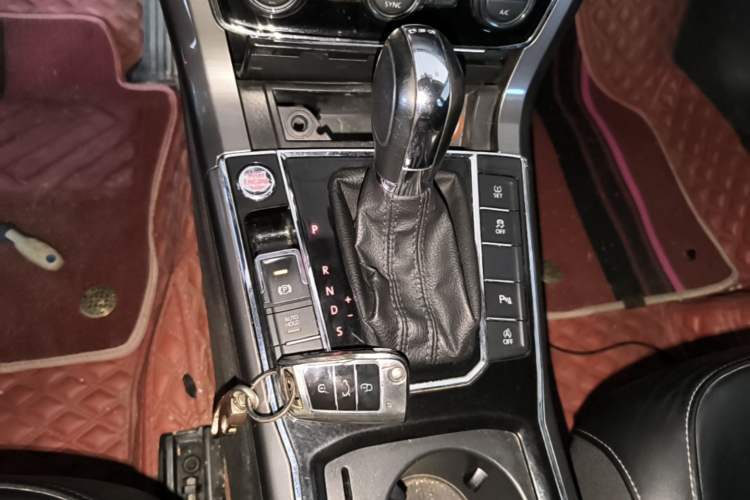 Used Volkswagen Passat 2017 330TSI DSG Luxury Edition Gear Lever