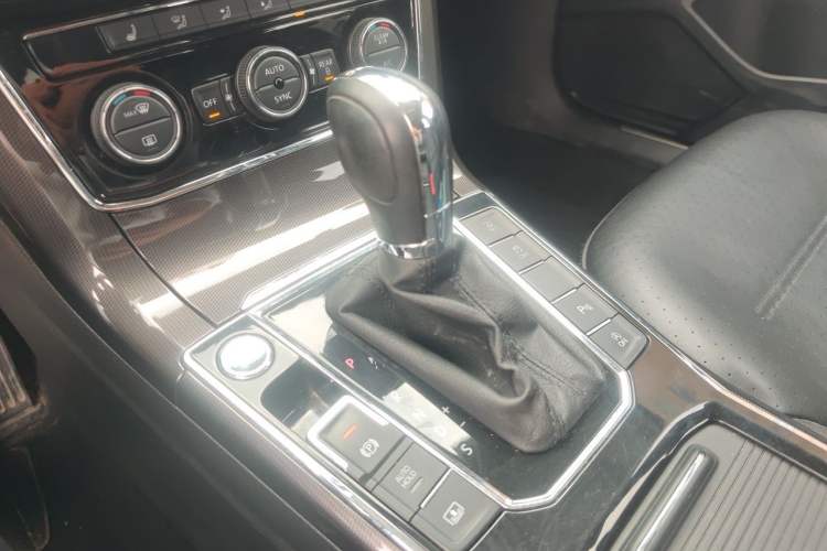 Used Volkswagen Passat 2017 330TSI DSG Prestige Edition Gear Lever
