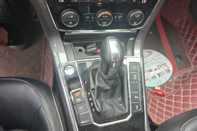 Used Volkswagen Passat 2017 330TSI DSG Luxury Edition Gear Lever