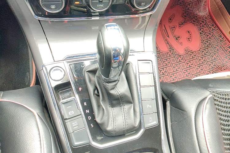 Used Volkswagen Passat 2017 330TSI DSG Luxury Edition Gear Lever