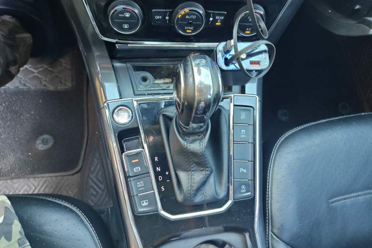 Used Volkswagen Passat 2017 330TSI DSG Prestige Edition Gear Lever