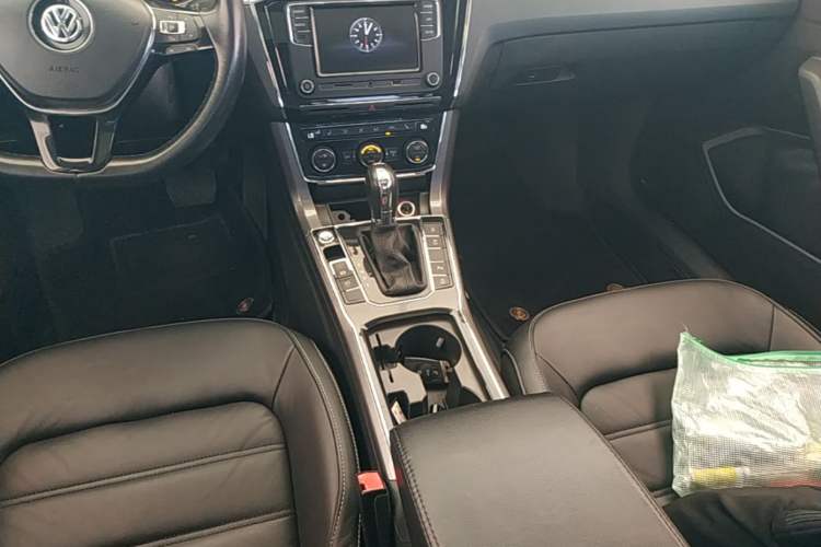 Used Volkswagen Passat 2017 330TSI DSG Luxury Edition Gear Lever