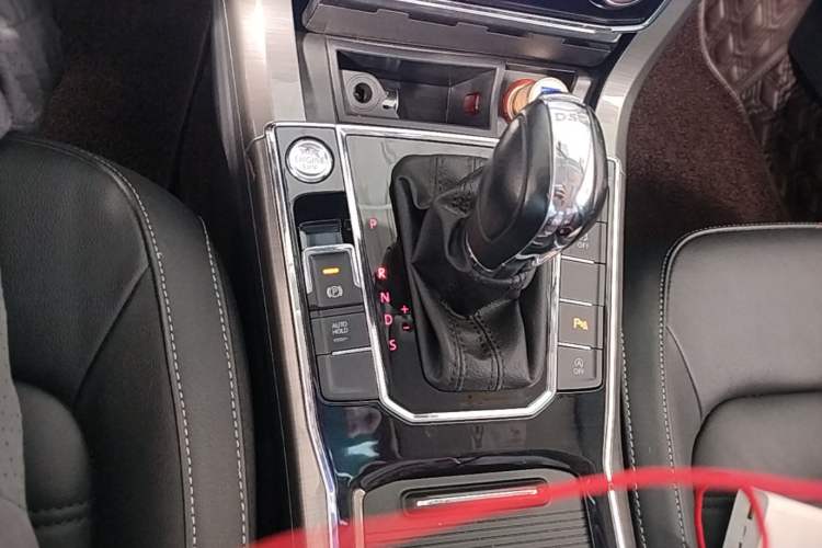 Used Volkswagen Passat 2017 330TSI DSG Luxury Edition Gear Lever