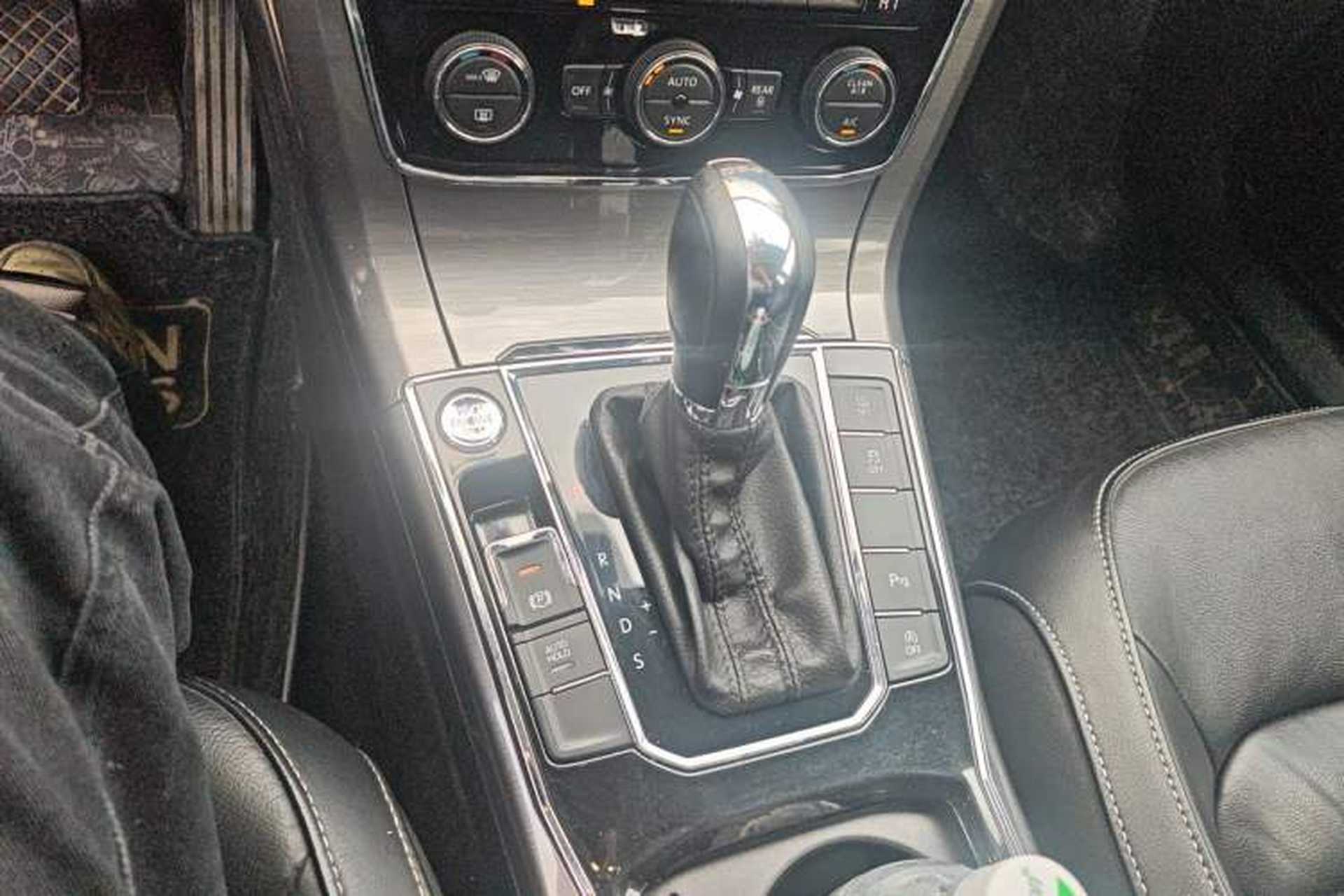 Used Volkswagen Passat 2017 330TSI DSG Luxury Edition Gear Lever