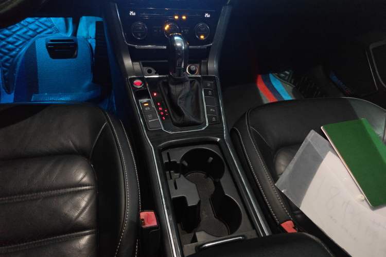 Used Volkswagen Passat 2017 330TSI DSG Luxury Edition Gear Lever