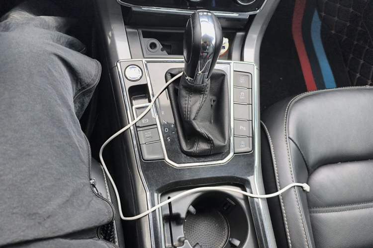 Used Volkswagen Passat 2017 330TSI DSG Luxury Edition Gear Lever