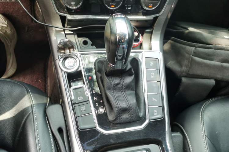 Used Volkswagen Passat 2017 330TSI DSG Luxury Edition Gear Lever